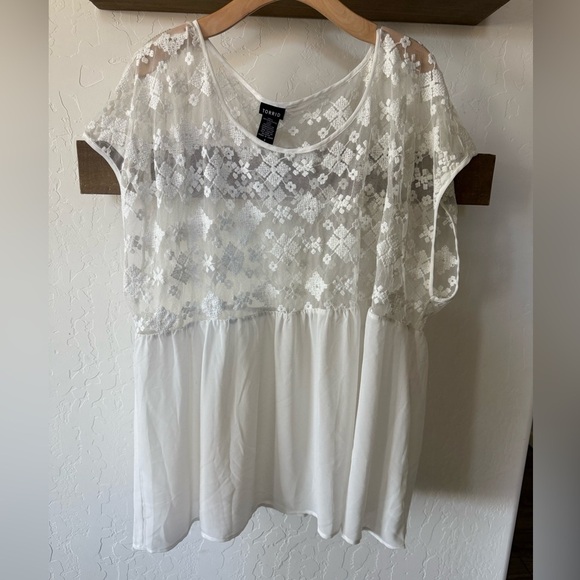 Torrid|White short sleeve Lace Overlay Top,size 4X•••plus size dressy blouse - Picture 6 of 9